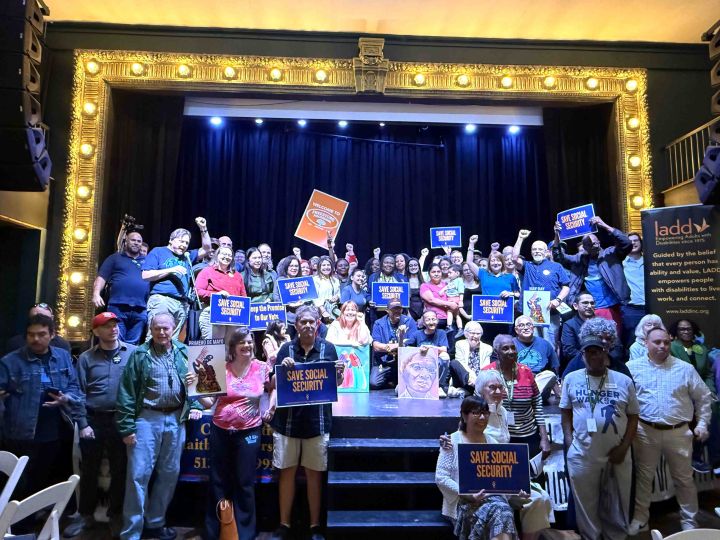 ¡Un pueblo unido jamás será vencido!