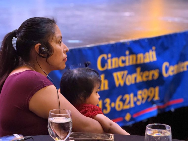 Madres sirviendo a la comunidad