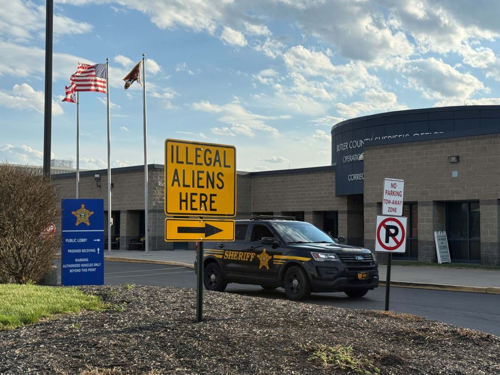 En Ohio: Jones confirma credenciales para arrestos de inmigración