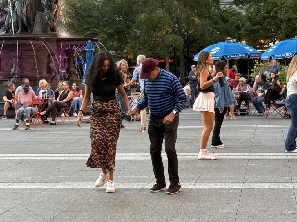 “Salsa on the Square” despide su temporada 2025