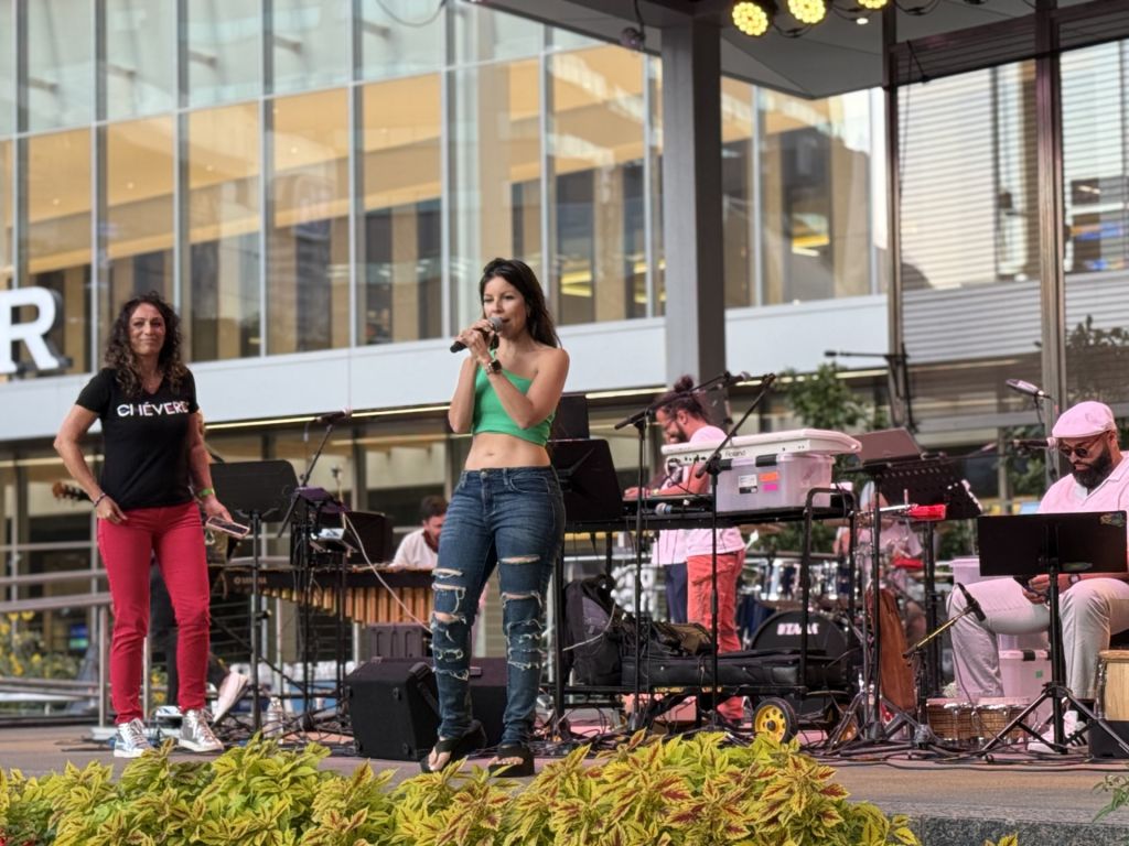 “Salsa on the Square” despide su temporada 2025