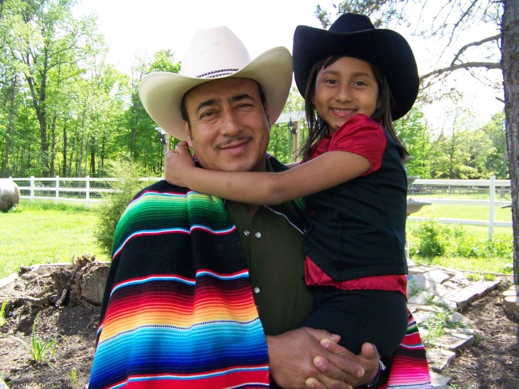 EN OHIO: Ramón y Leslie Pérez cultivan sus tradiciones mexicanas