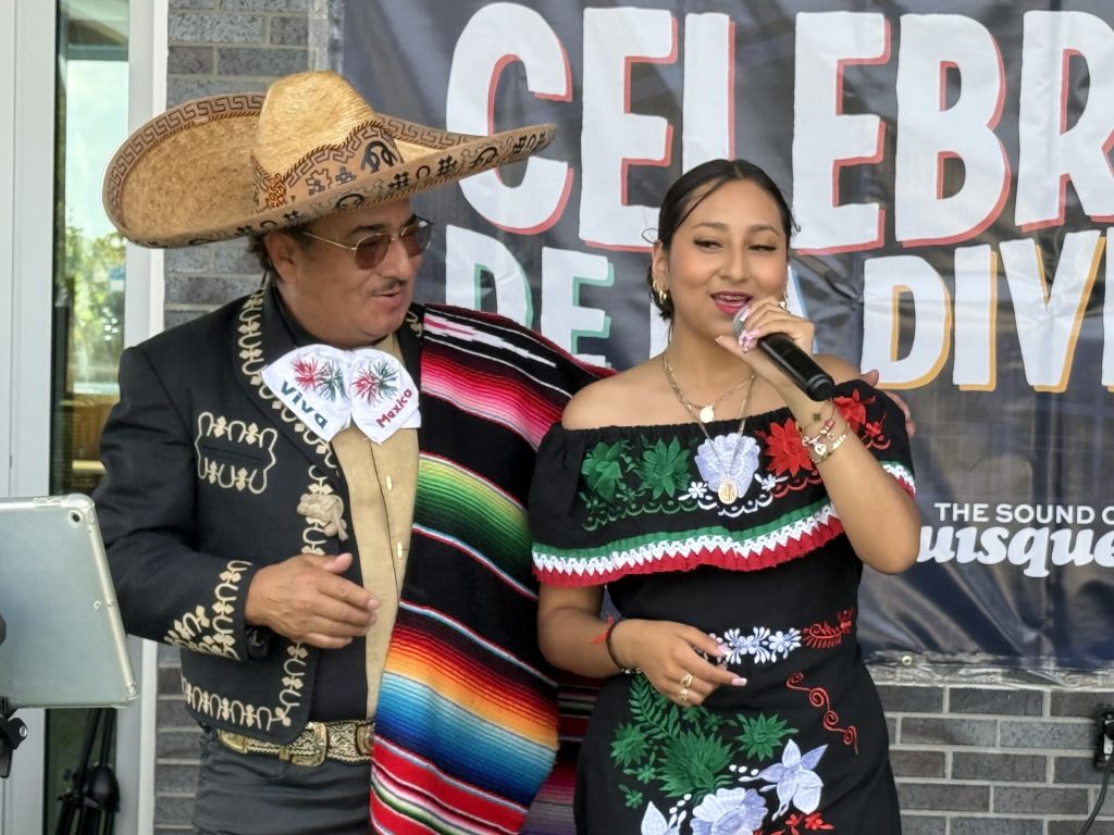 Ramón y Leslie Pérez cultivan sus tradiciones mexicanas