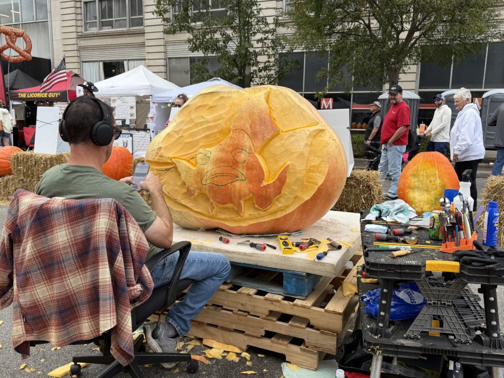 Centro histórico de Hamilton se transforma en galería de calabazas