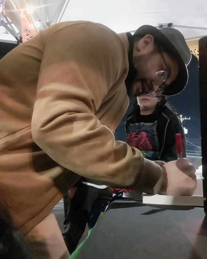 Autor Abel Zavala reconecta con sus raíces y la cultura de muertos