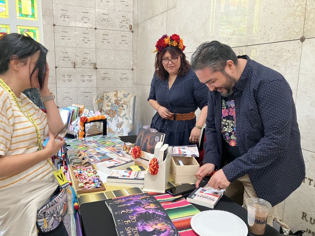 Libro de Abel Zavala, un puente con la cultura de muertos