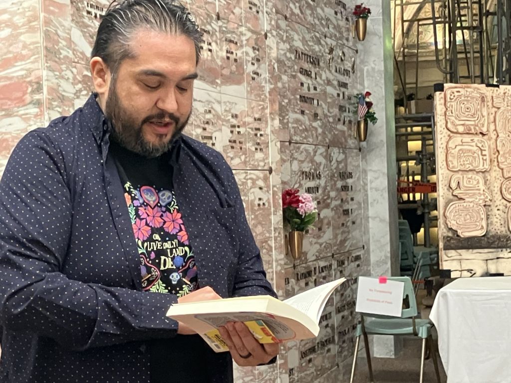 Libro de Abel Zavala, un puente con la cultura de muertos