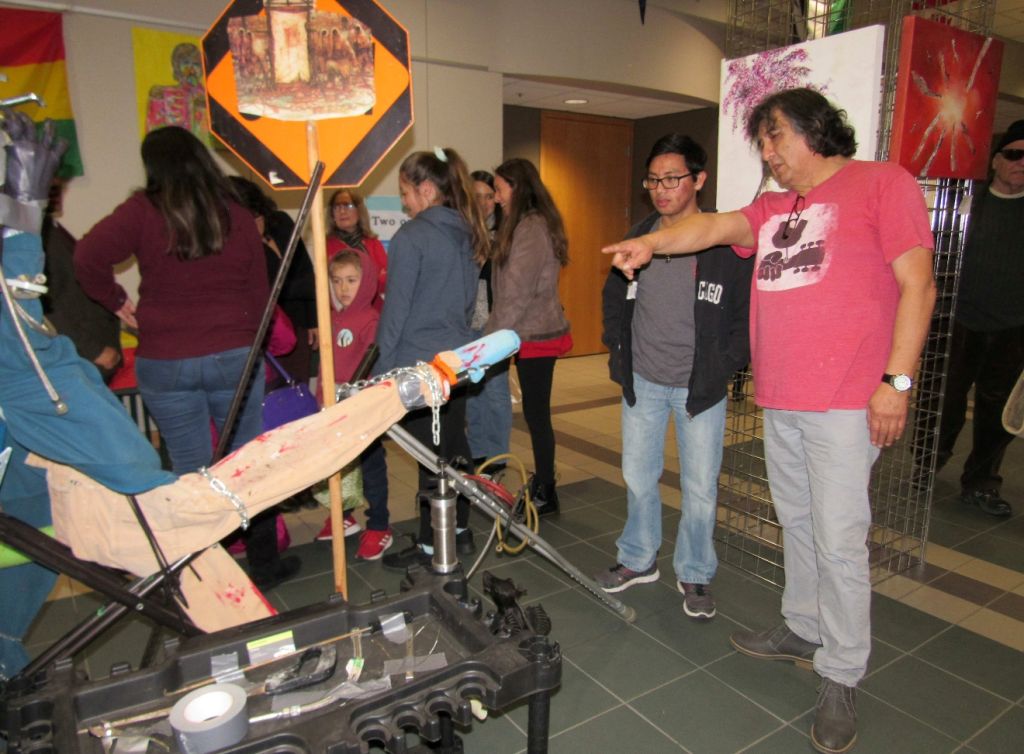 Pedro Moreno define inspiración detrás de trazos y ocurrencias