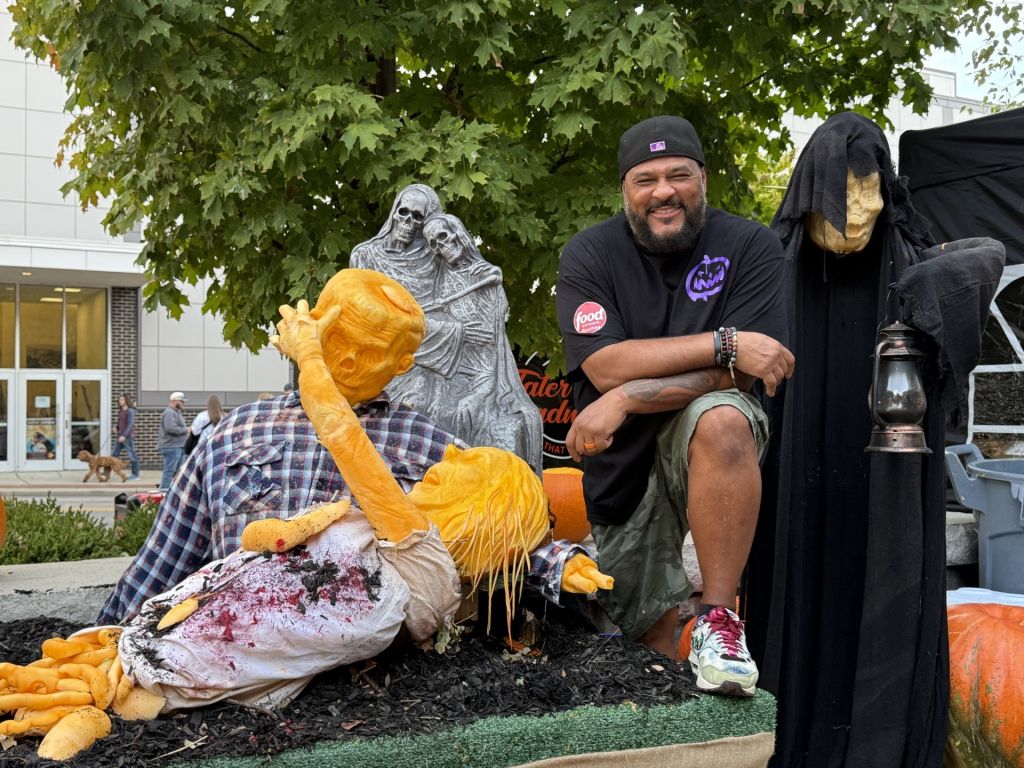 Amor entre zombis desentierra historia en arte de Halloween