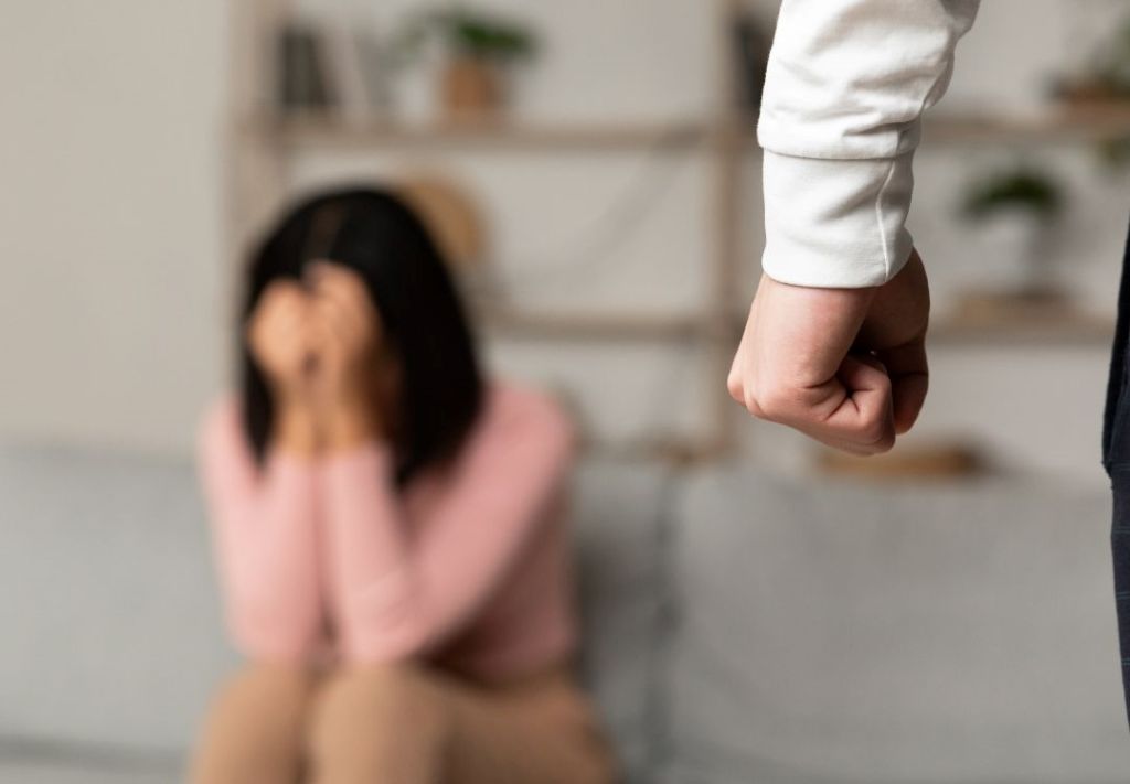 Muertes por violencia doméstica en Ohio aumentan 38 % en 2025