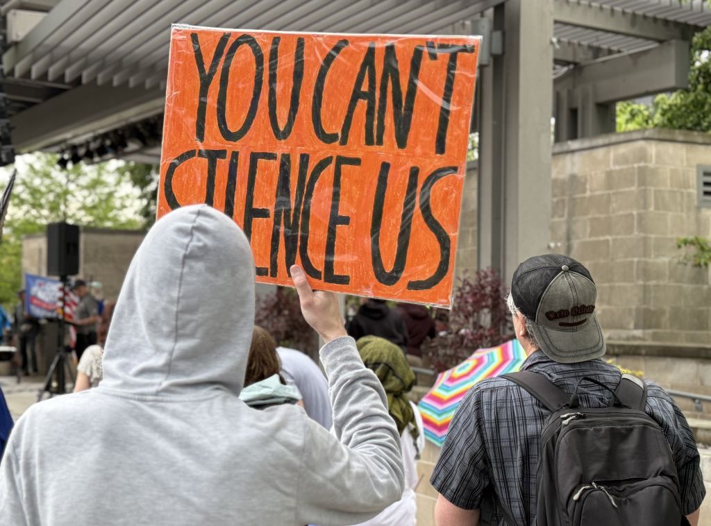 Protestas advierten que agentes de ICE “no son bienvenidos”