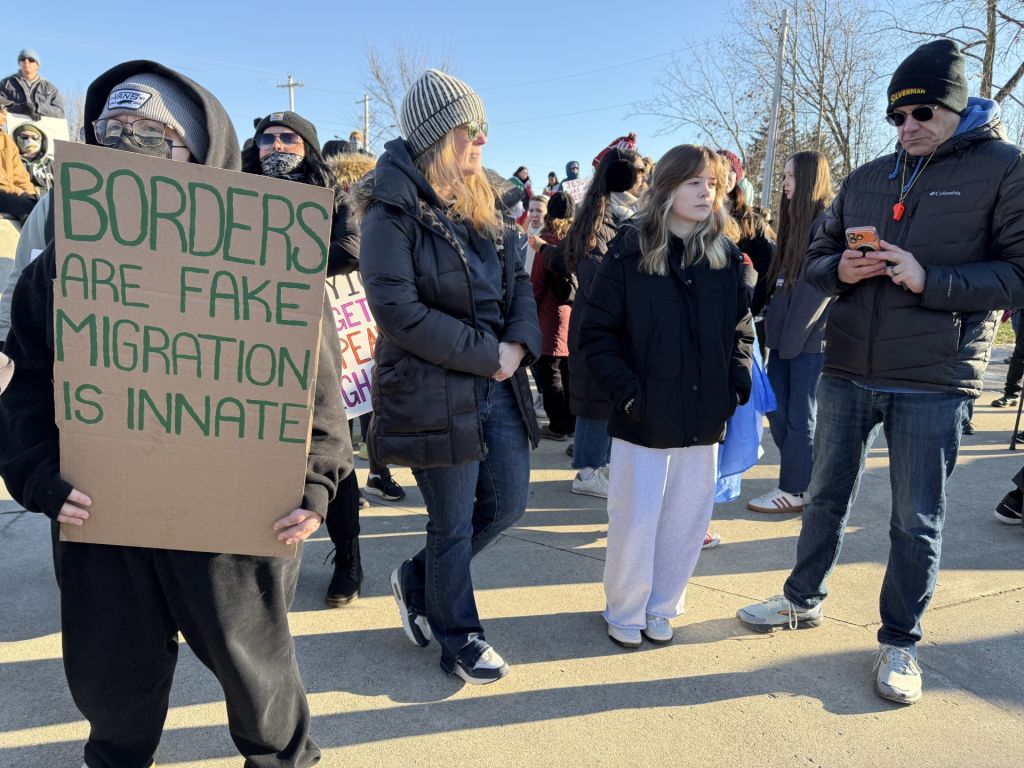 “El pueblo exige que se acaben las deportaciones”