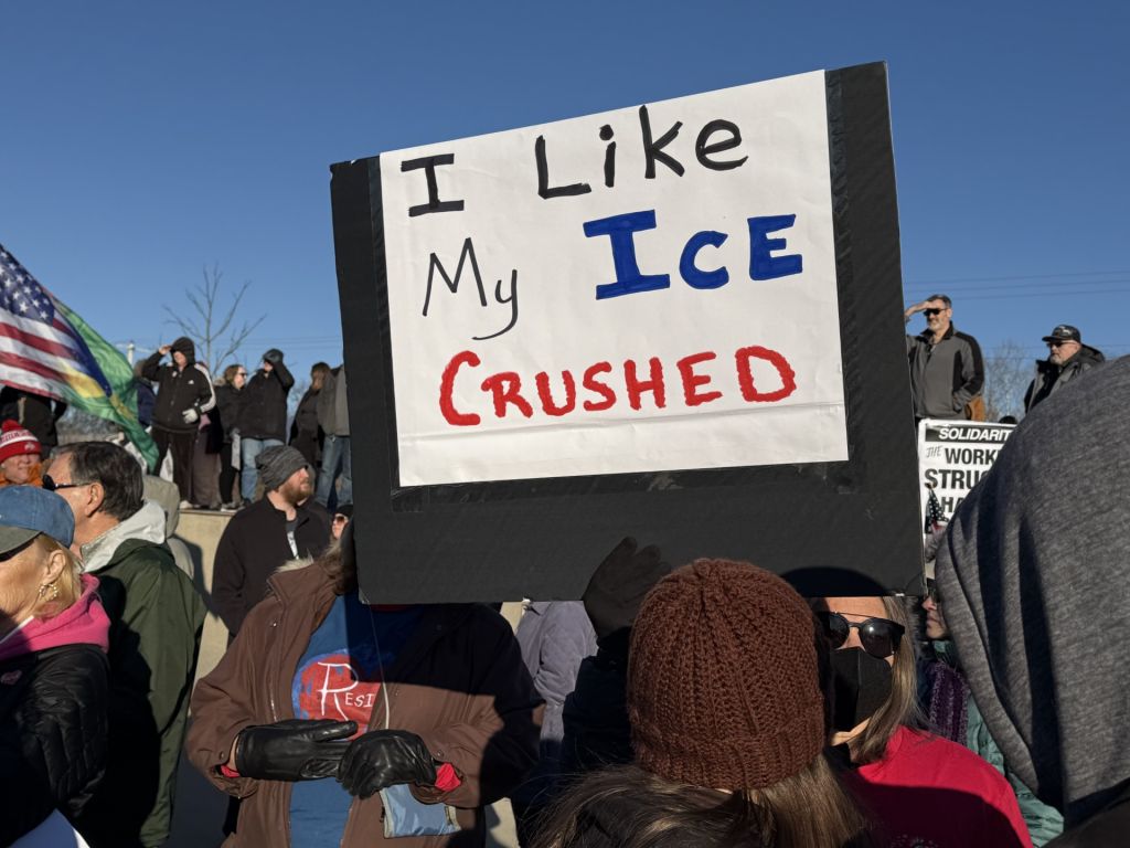“El pueblo exige que se acaben las deportaciones”