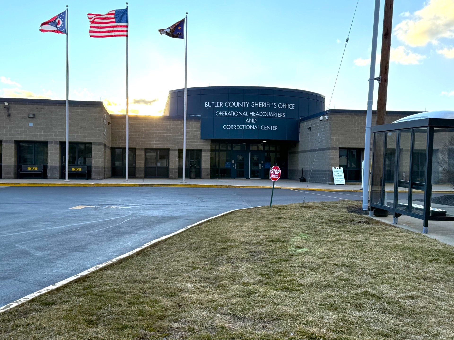 Confirman más de 200 detenidos en cárceles de Ohio y Michigan