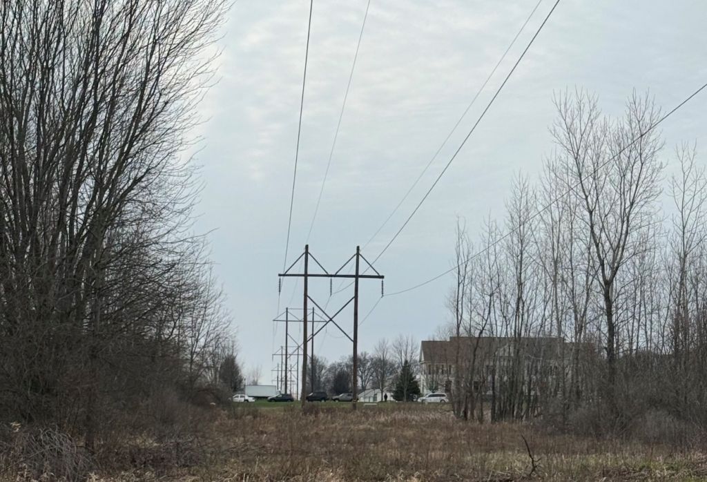 Fuertes vientos en Ohio dejan a 107, 000 usuarios sin electricidad