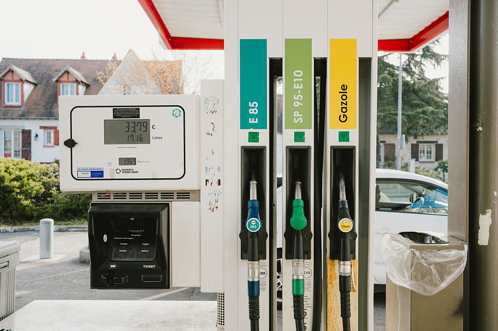 FRANCE-FLEURY-LES-AUBRAIS-FUEL-PUMP-PAYMENT-DISPLAY