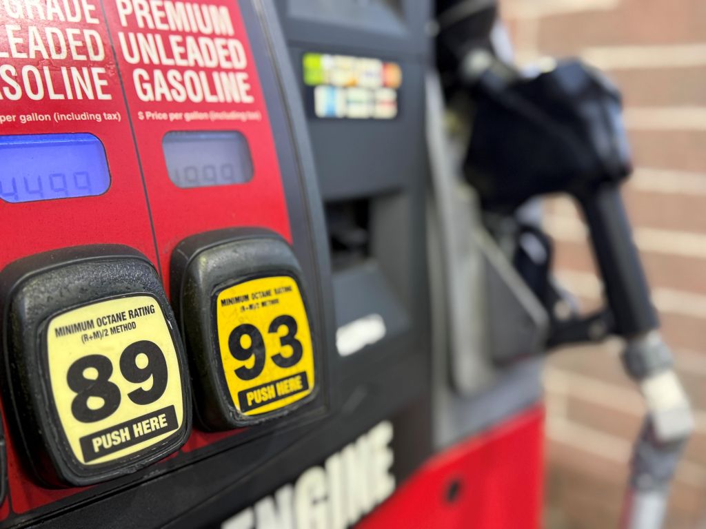 Gasolina a $4: El impacto real en las familias y negocios hoy