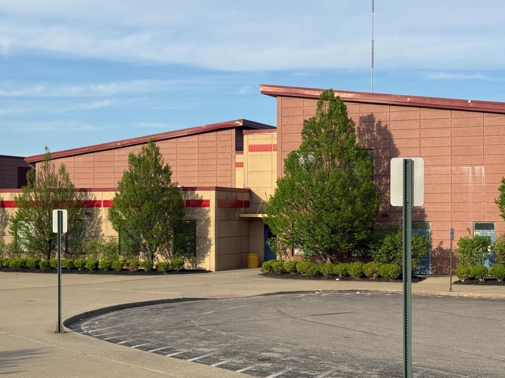 Cuestionan visita no autorizada de oficiales de policía en escuelas