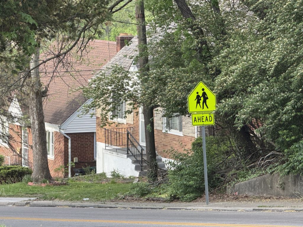 Cuestionan visita no autorizada de oficiales de policía en escuelas