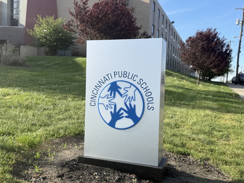 Cuestionan visita no autorizada de oficiales de policía en escuelas