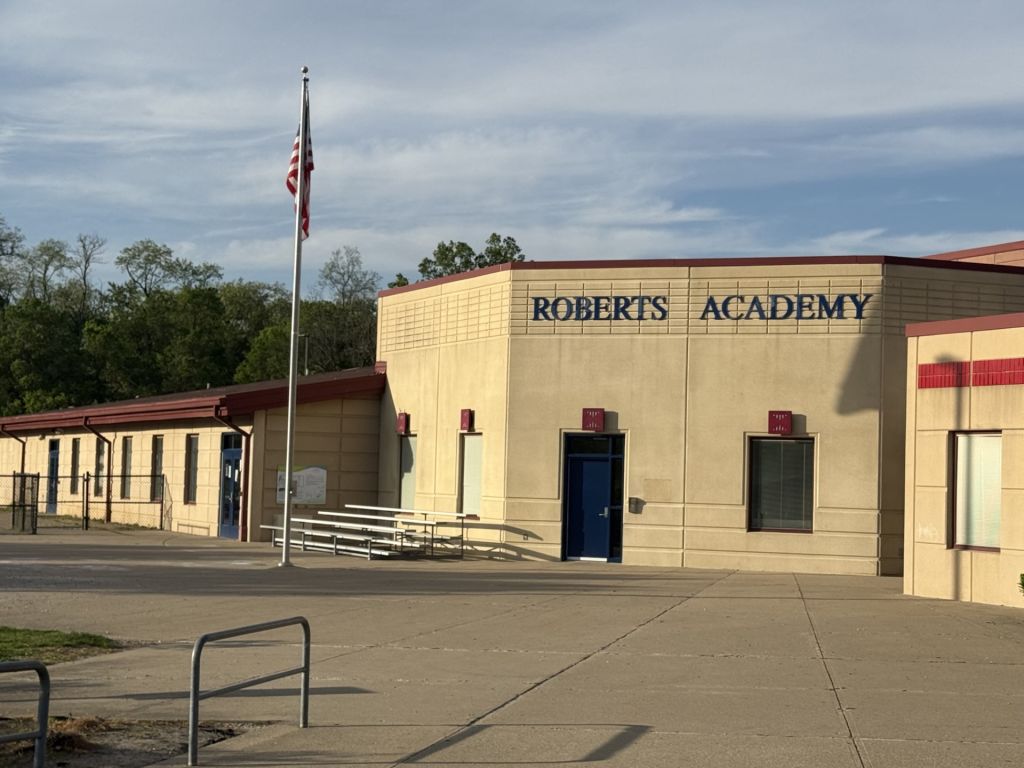 Cuestionan visita no autorizada de oficiales de policía en escuelas